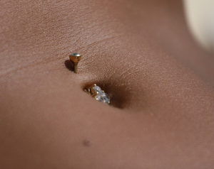 Bauchnabelpiercing